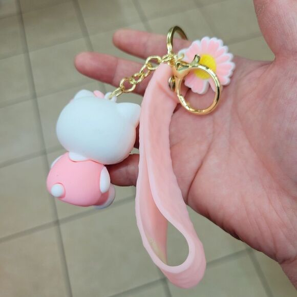 Brand New Pink Hello Kitty Keychain - Picture 3 of 5